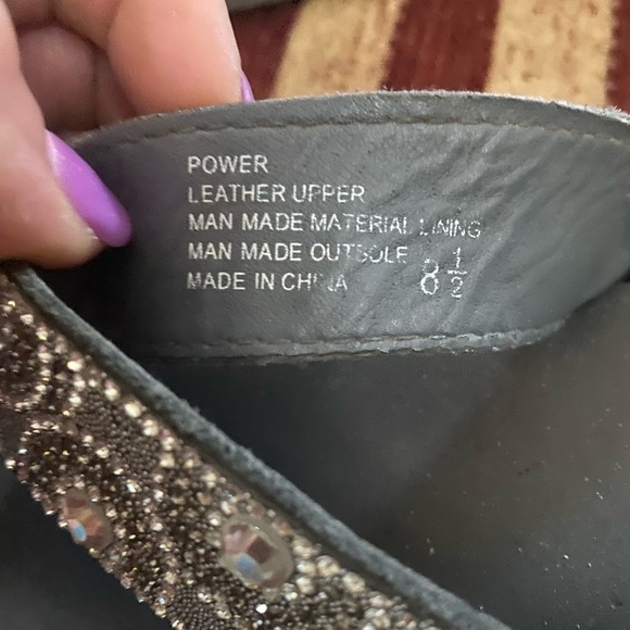 Yellow Box grey flip flops with rhinestone straps. Size 8.5 leather upper - Picture 6 of 7